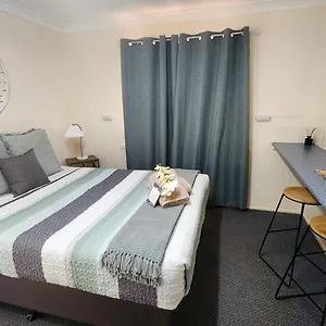 Gold Motel